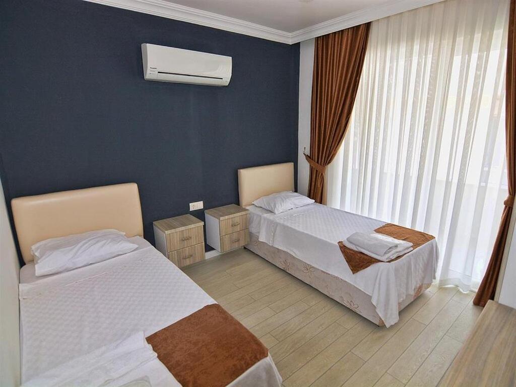 Airport Guelluek Otel Milas Esterno foto