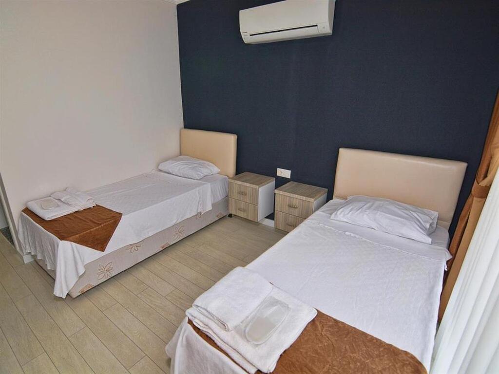 Airport Guelluek Otel Milas Esterno foto